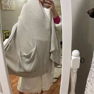 Barefoot Dreams Cozy Wrap